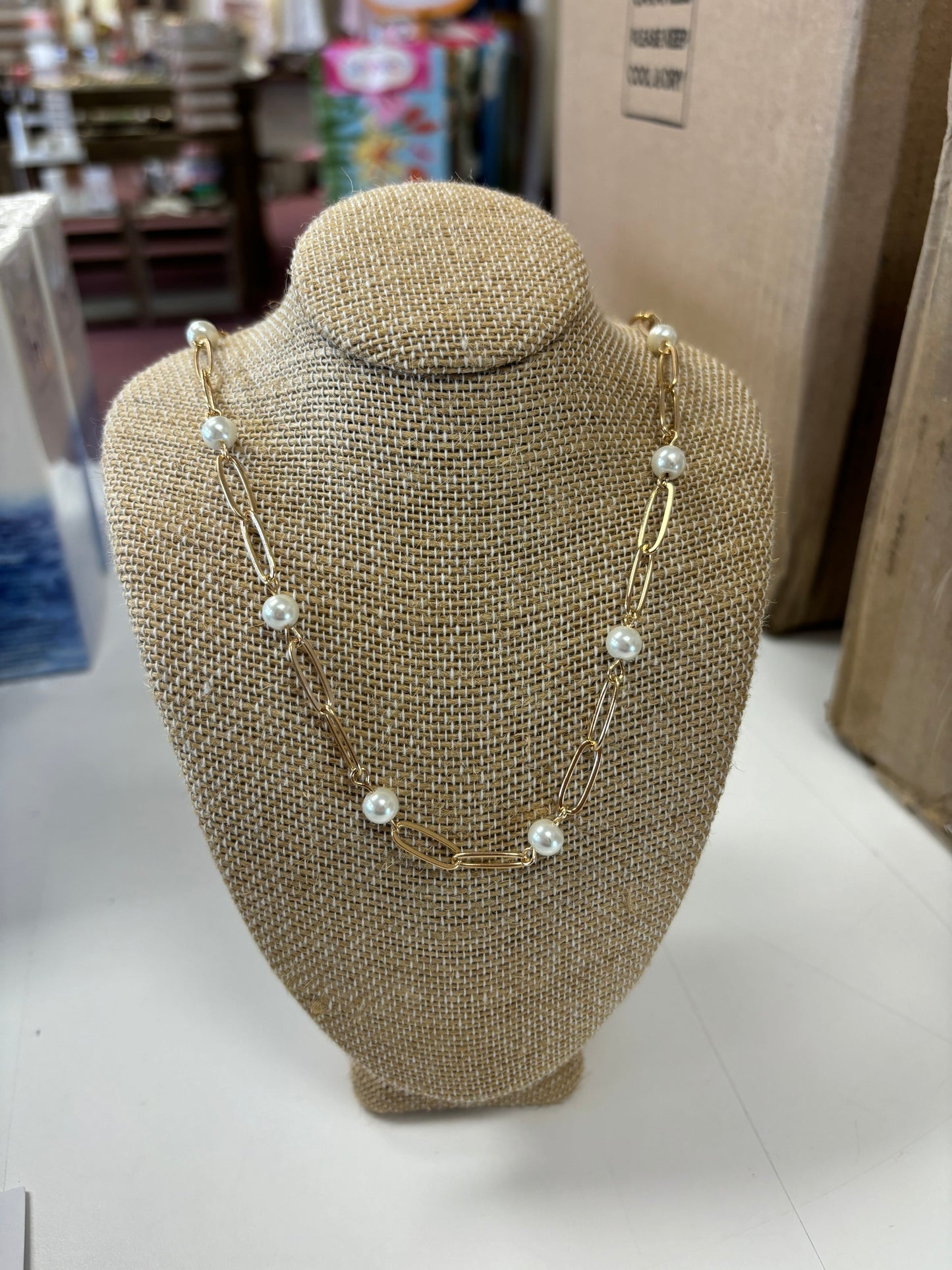 Pearl Necklace with Gold Links