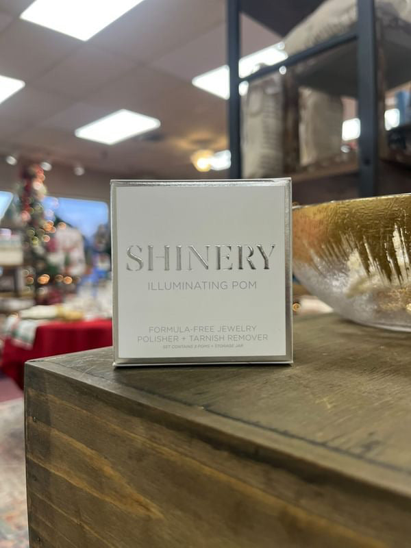 Shinery illuminating Pom