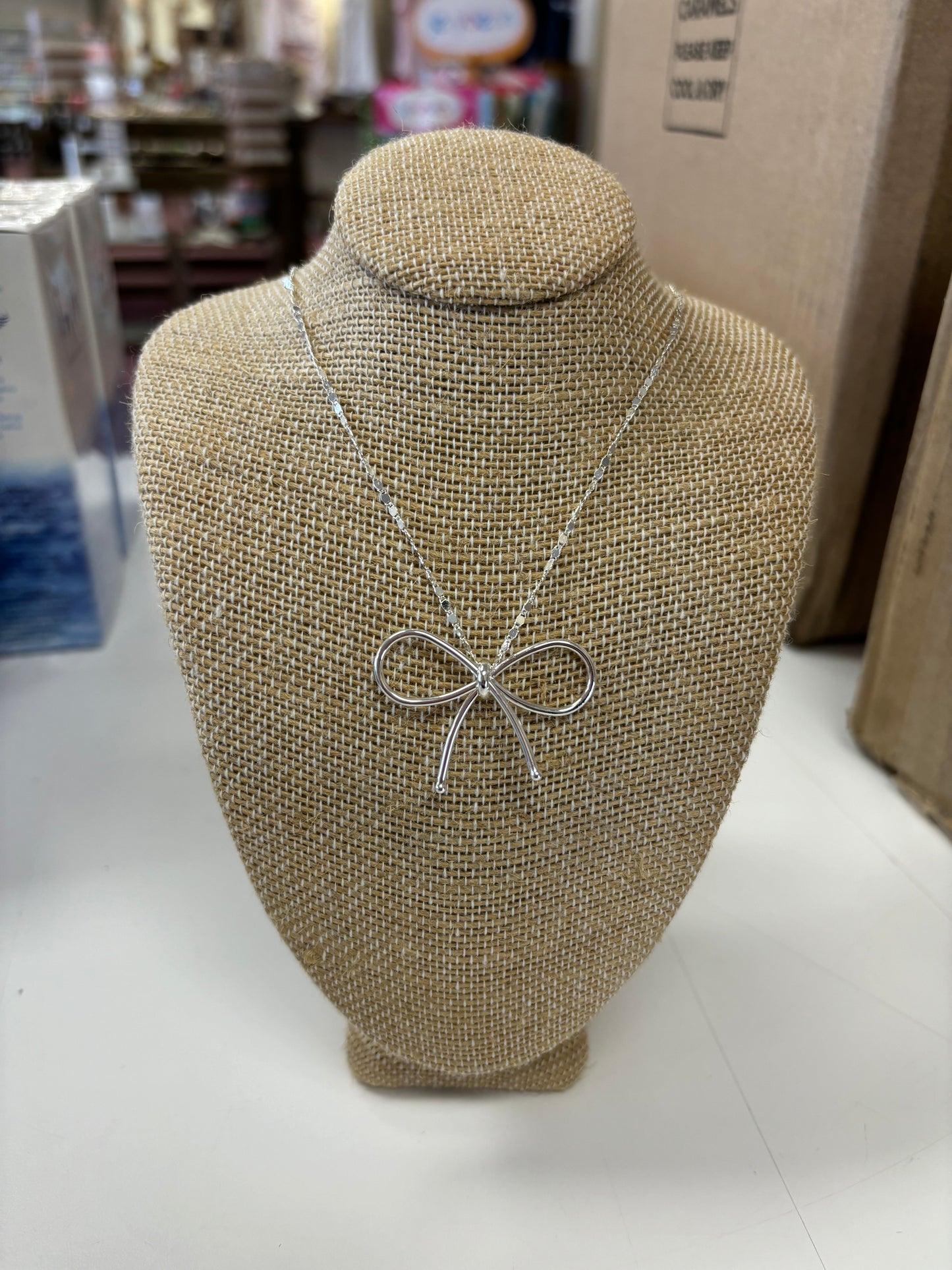 Dainty Bow Necklace